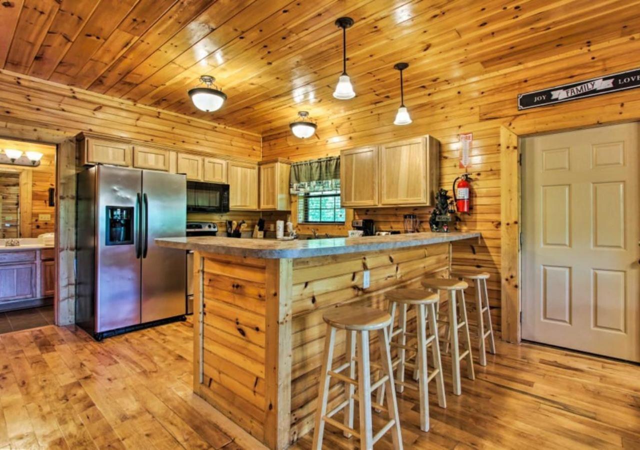 Luxury Family Retreat: Mountain Cabin Oasis Sevierville Exterior photo