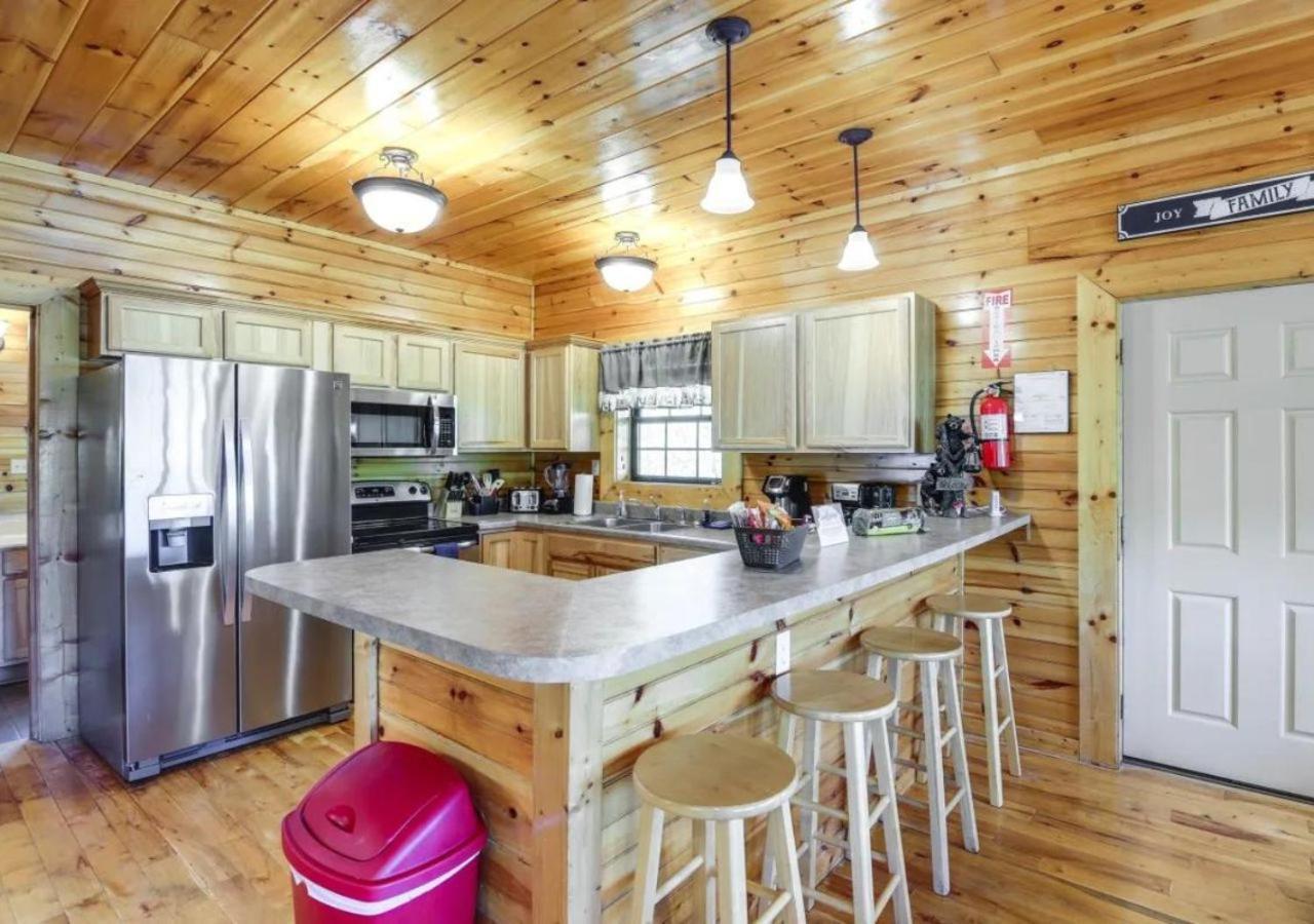 Luxury Family Retreat: Mountain Cabin Oasis Sevierville Exterior photo
